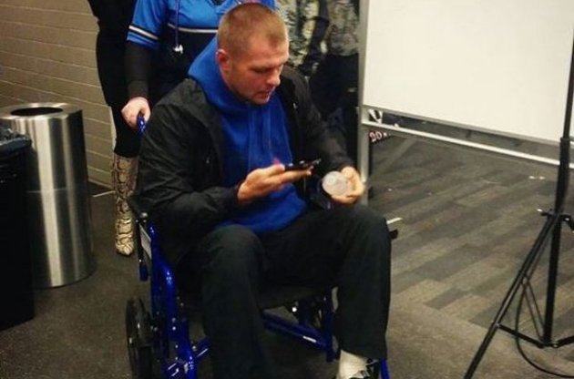 Глазков покидал арену в Нью-Йорке на коляске