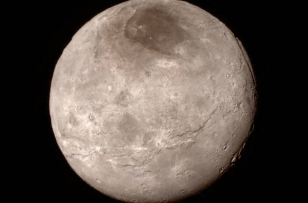 NASA опубликовало фото темной стороны Харона