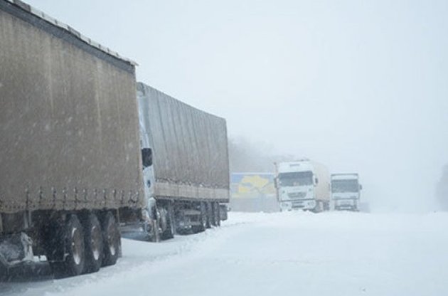 На кордоні РФ і України застрягли близько сотні вантажівок з російськими товарами для Молдови