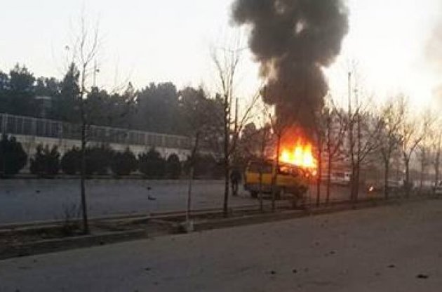 В Кабуле рядом с посольством РФ смертник взорвал автомобиль