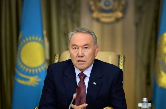 Назарбаев досрочно распустил парламент