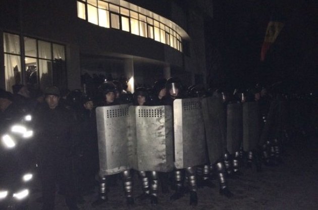 В Кишиневе протестующие после штурма покинули здание парламента