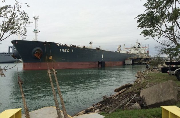 Первый танкер с нефтью США прибыл в Европу
