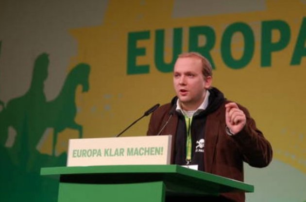 Украине нужно изменить Конституцию для проведения выборов в Донбассе - Мануэль Саррацин