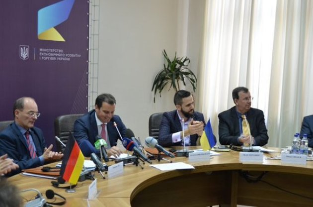 Західні посли однозначно висловилися про відставку Абромавичуса