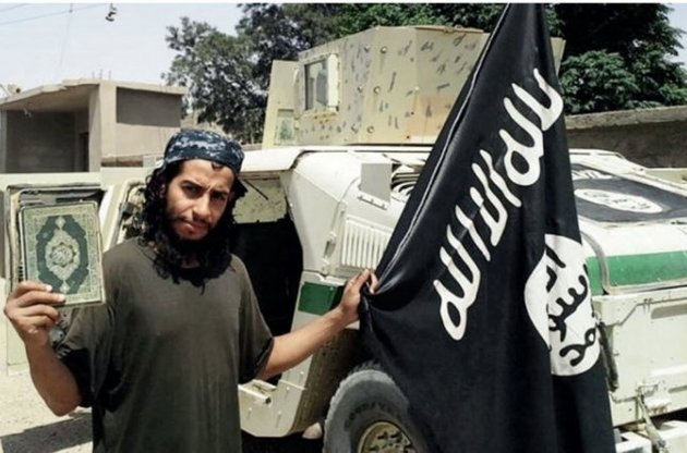 Организатор терактов в Париже въехал в Европу с 90 боевиками – WSJ