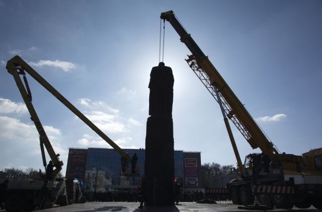 У центрі Дніпродзержинська знесли пам'ятник "залізному Феліксу"