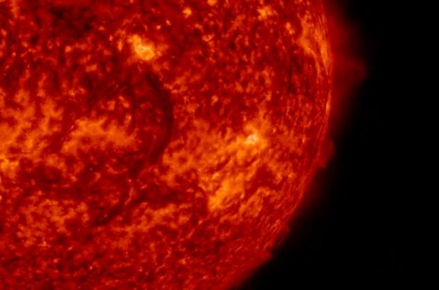 NASA представило видео отрывающегося от Солнца протуберанца