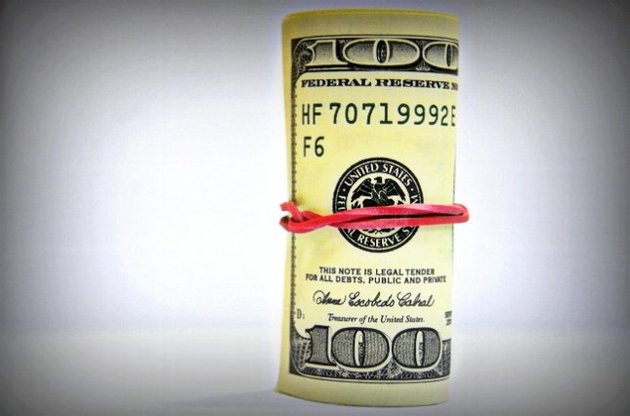 НБУ вперше з середини січня вирішив придбати валюту на аукціоні