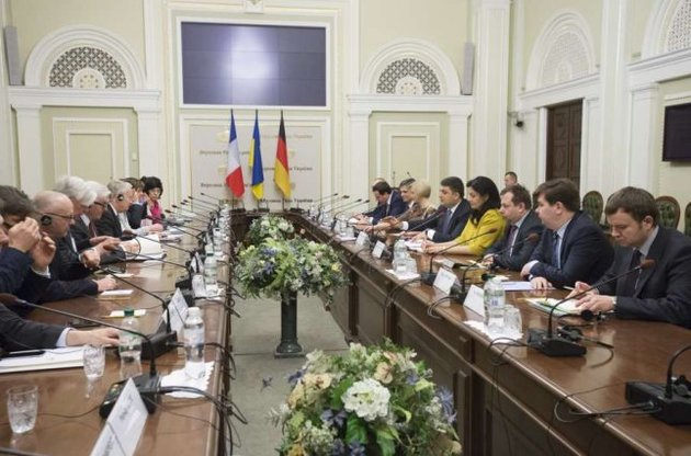 Гройсман розповів главам МЗС Німеччини і Франції про політичну кризу в Україні