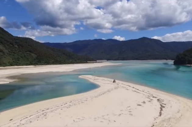 В Новой Зеландии жители собрали деньги на покупку пляжа