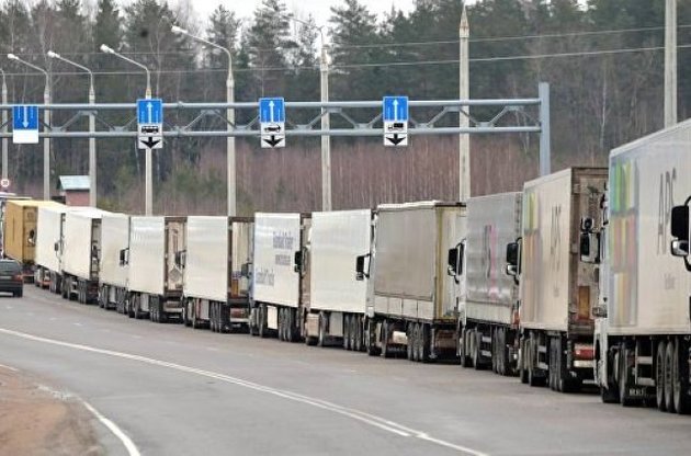 Росія поскаржилася на Україну в СОТ через блокування вантажівок