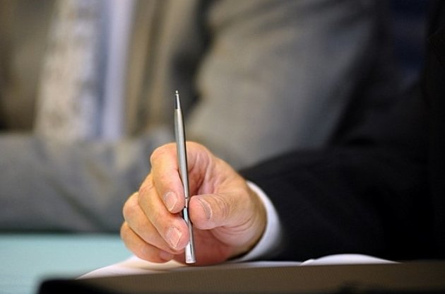 Премьер и президент вынуждены лично контролировать наказание коррупционеров