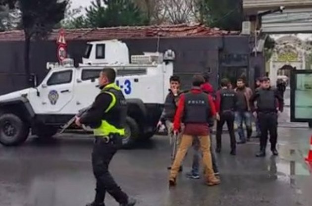 У передмісті Стамбула поліцейський відділок закидали гранатами