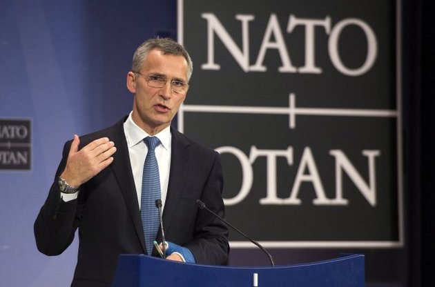 Генсек НАТО призвал США и ЕС не снимать санкций с России