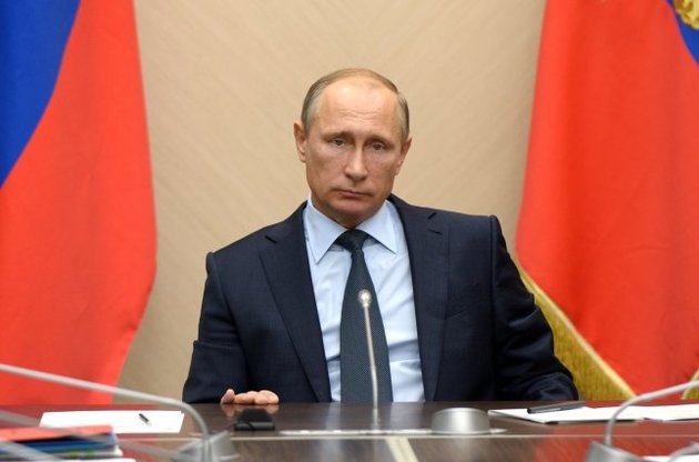 Путін рекомендував російським компанія зайняти вичікувальну позицію в Україні