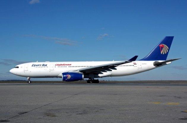 Заложник сбежал из захваченного египетского самолета через кабину пилотов – СМИ