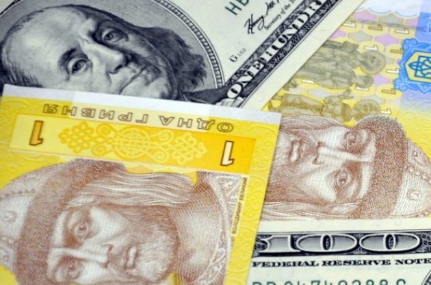 Кабмин прогнозирует снижение курса гривни до 27,2 грн/$ в 2017 году