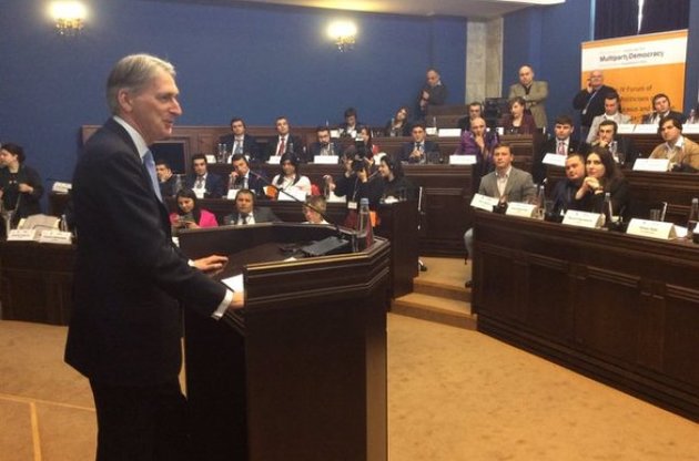 Филип Хэммонд приехал поддержать граждан Грузии