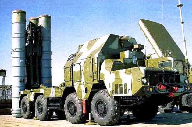 Військові перекидають зенітно-ракетні комплекси С-300 на південь України