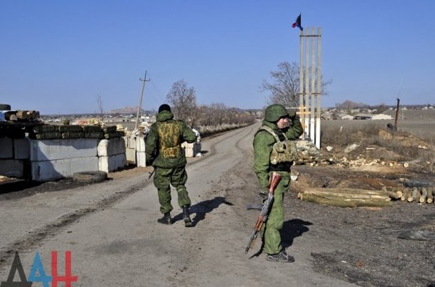 Боевики применяют тяжелое вооружение в отношении местных жителей в промзоне
