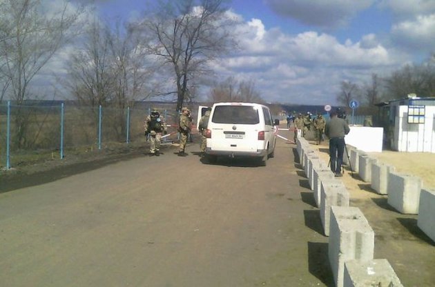 Боевики избивали людей при попытках пересечь КПВВ "Золотое" - ИС