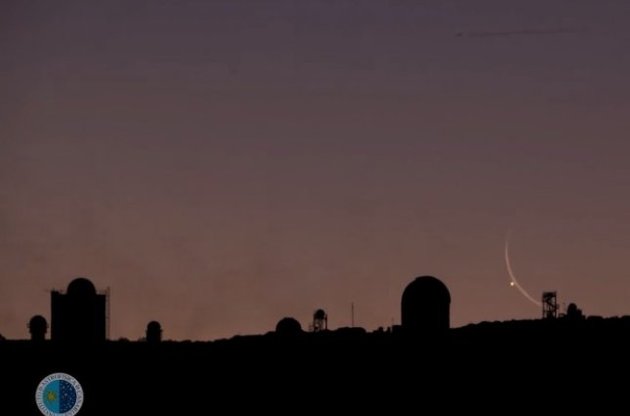 Місяць помітний у вигляді тонкого серпа