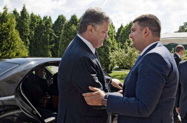 Фокус недовольства после отставки Яценюка смещается в сторону Порошенко – FT