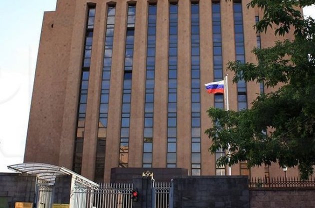 У Вірменії закидали яйцями посольство Росії