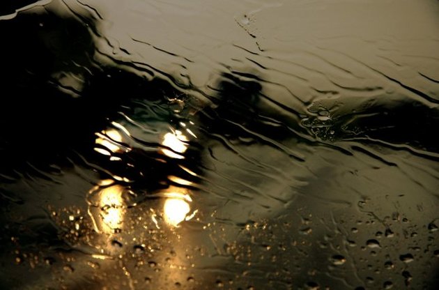 Водіїв попередили про сильні дощі 15 квітня в Україні