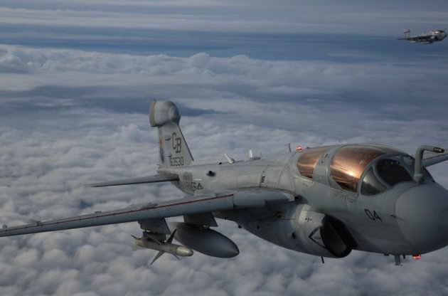 EA-6B Prowlers призначені для ведення радіоелектронної боротьби і розвідки
