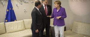Порошенко обсудил с Меркель и Олландом ухудшение ситуации в Донбассе