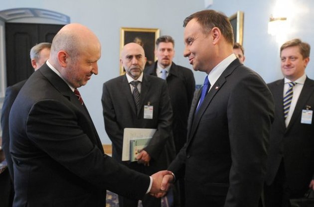 Турчинов поговорил с президентом Польши о новом правительстве в Украине
