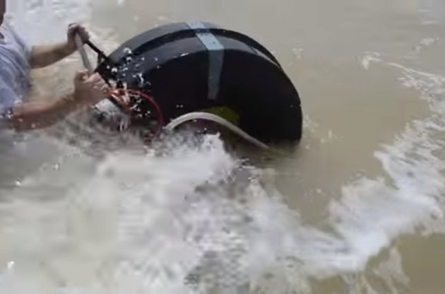 Прототип електростанції, яка видобуває енергію морських хвиль