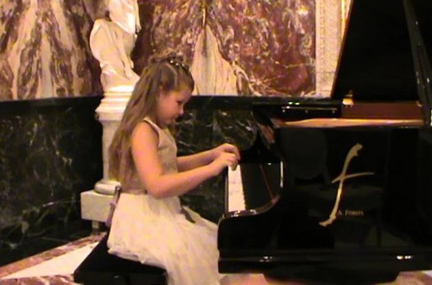 Десятилетняя украинская пианистка победила на международном конкурсе в Брюсселе