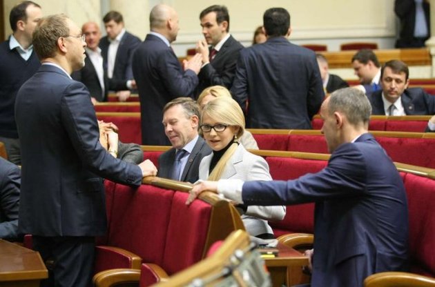 Тимошенко відкликала підпис за імпічмент Порошенка