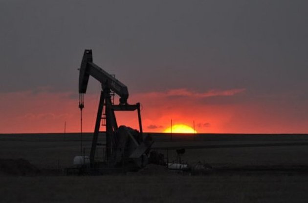 Цены на нефть немного опустились после стремительного роста