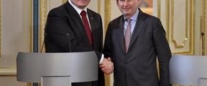 Порошенко заверил еврокомиссара Хана в готовности Украины к реформам