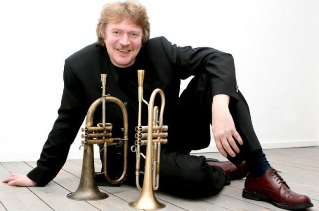 Ханс Петер Салентин представить проект спільно з Лаурою і Крістиною Марті