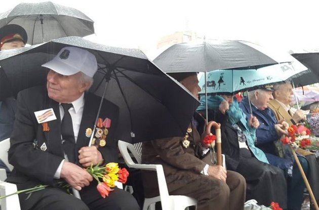 Українці вимагають припинити годувати Донбас, але поки не всі