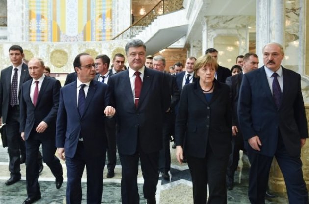 Запад требует от Порошенко выполнять подписанные документы, но украинцы относятся скептически