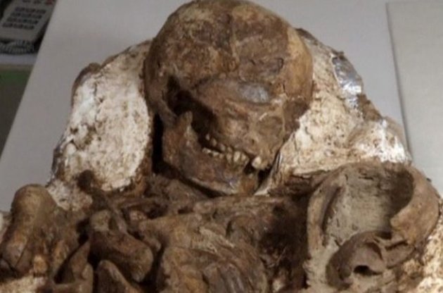 Археологи обнаружили мумию матери с ребенком возрастом 4800 лет