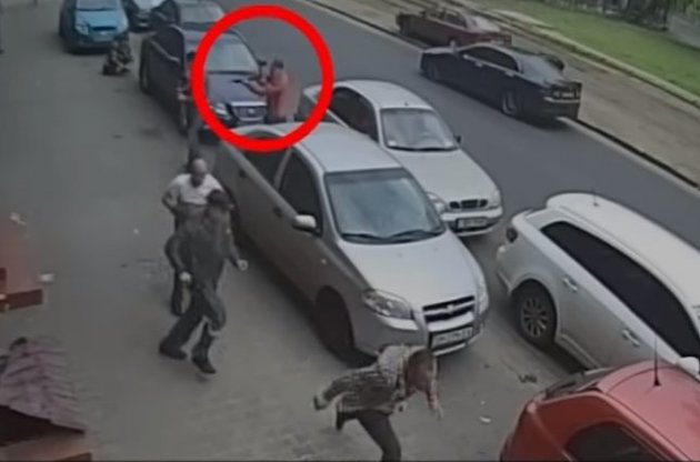 Стрелок ранил журналиста в голову и плечо