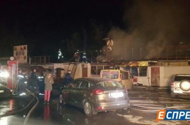 Пожежа на ринку &quot;Юність&quot; ліквідували за годину