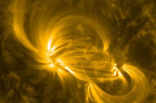NASA опубликовало видео образования арок на Солнце