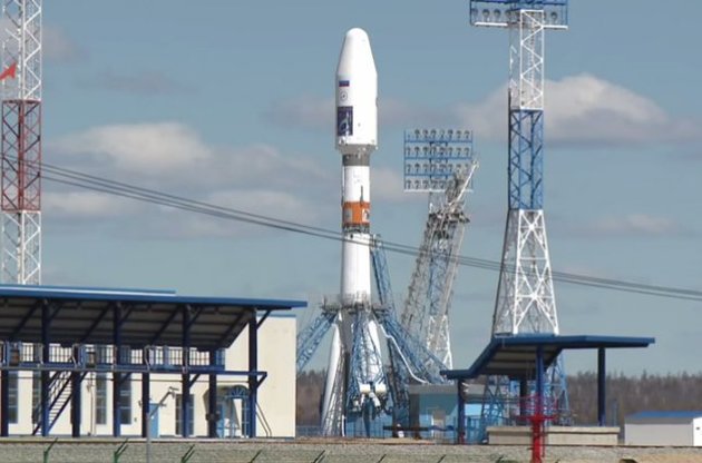 Запущенный с нового российского космодрома спутник не вышел на связь - СМИ