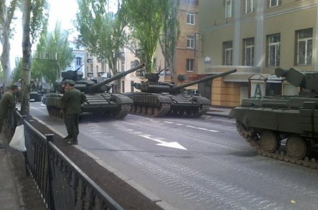 ОБСЕ призвала боевиков вывести из городов военную технику, собранную там для "парадов" на 9 мая