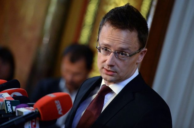 Глава МИД Венгрии потребовал предоставить Украине безвизовый режим немедленно
