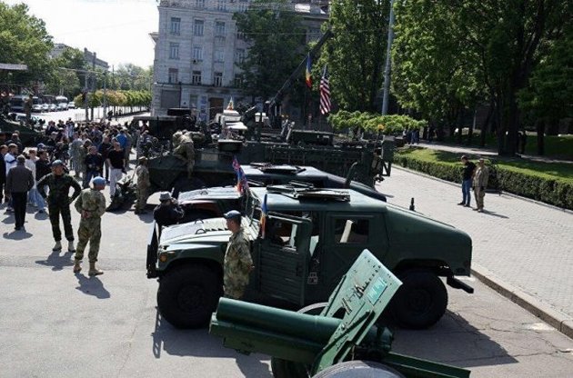 В центре Кишинева открылась выставка американской военной техники