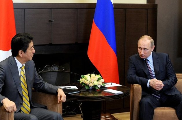 Путин пожаловался премьер-министру Японии на Украину